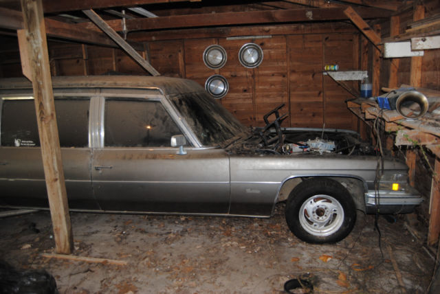 1974 Cadillac Fleetwood Superior Hearse - photo 11