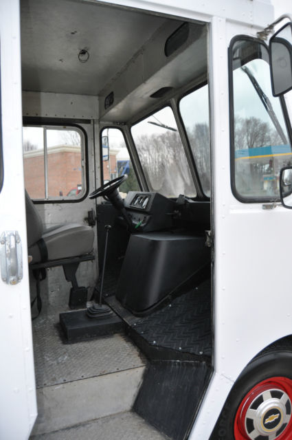 1974 Chevrolet P30 step van - photo 10