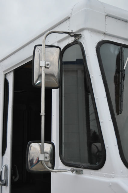 1974 Chevrolet P30 step van - photo 11