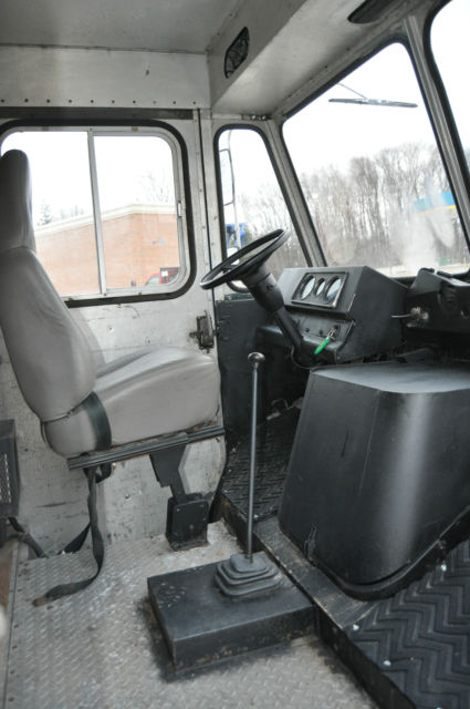 1974 Chevrolet P30 step van - photo 12