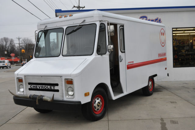 1974 Chevrolet P30 step van - photo 4