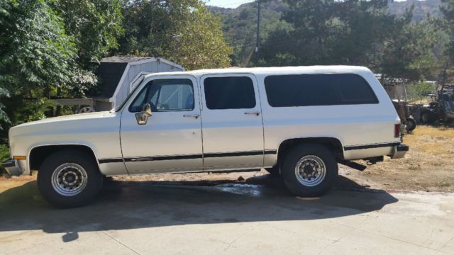 1974 Chevrolet Suburban 3/4 ton 2500 - photo 2