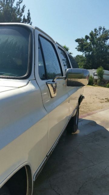 1974 Chevrolet Suburban 3/4 ton 2500 - photo 3