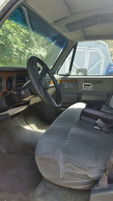 1974 Chevrolet Suburban 3/4 ton 2500 - photo 9