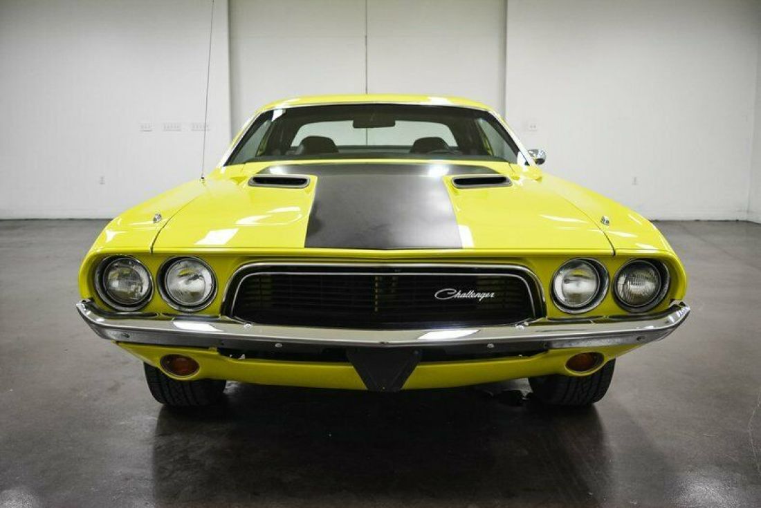1974 Dodge Challenger - photo 2