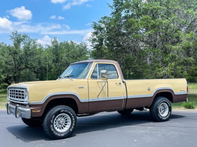 1974 Dodge D100 Pickup - W100 - 4x4 - V8 - Adventurer Package 1974 Dodge D100 Pickup - W100 - 4x4 - V8 - Adventurer Package