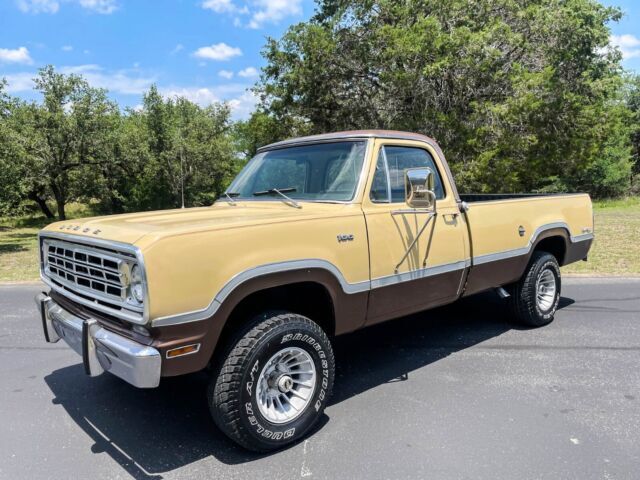 1974 Dodge D100 Pickup - W100 - 4x4 - V8 - Adventurer Package - photo 3