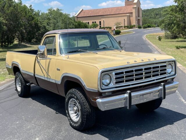 1974 Dodge D100 Pickup - W100 - 4x4 - V8 - Adventurer Package - photo 4