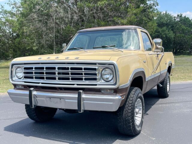 1974 Dodge D100 Pickup - W100 - 4x4 - V8 - Adventurer Package - photo 6