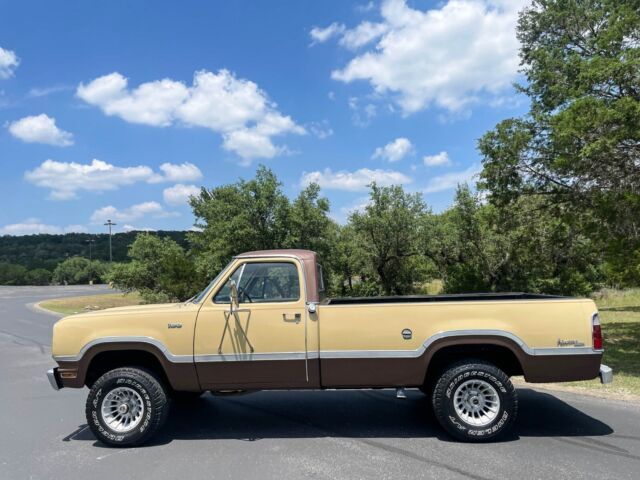 1974 Dodge D100 Pickup - W100 - 4x4 - V8 - Adventurer Package - photo 7