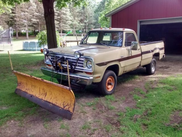 1974 Dodge W100 pickup with sno-fiter package 4 wheel drive snow plow truck 1974 Dodge Other Pickups