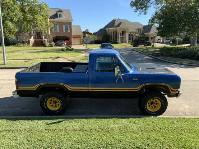 1974 Dodge Power Wagon W100 - photo 2