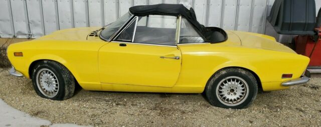 1974 Fiat spider. Non running parts or project 1974 Fiat 124 Spider Sport