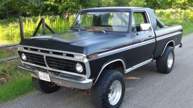 1974 FORD TRUCK SWB 4X4 CALIFORNIA BUILT AND RAISED / V8 / 4 Speed / 1974 Ford F-100 RANGER