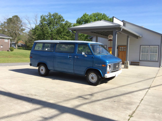 1974 Chevrolet G20 Van Sportsman - photo 2