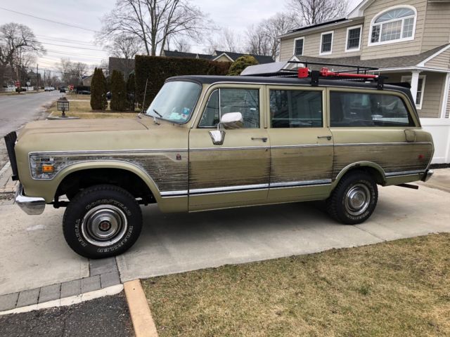 1974 International Travelall 4X4, SUV ***Lower Reserve*** 1974 International Harvester 100
