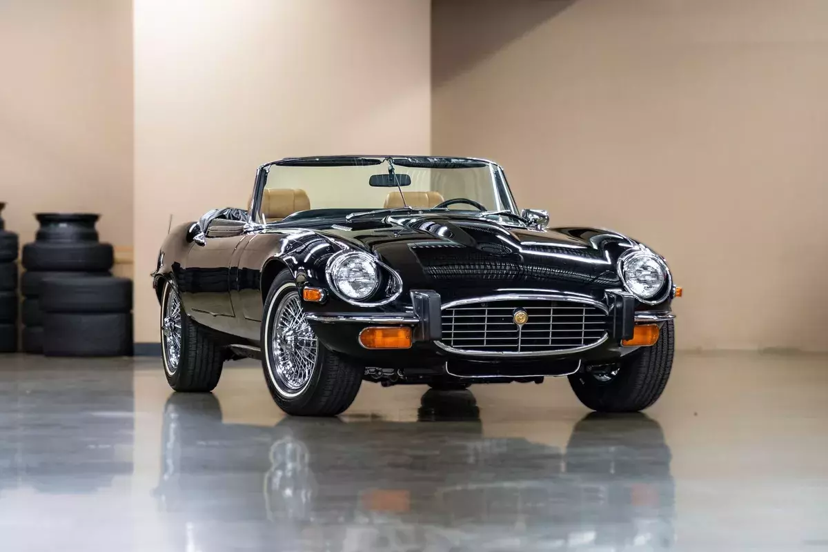 1974 Jaguar E-Type Series III V12 Roadster 1974 Jaguar E-Type