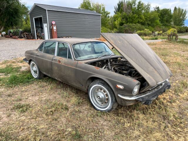 1974 Jaguar XJ12 - photo 12
