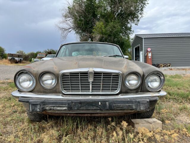 1974 Jaguar XJ12 - photo 2