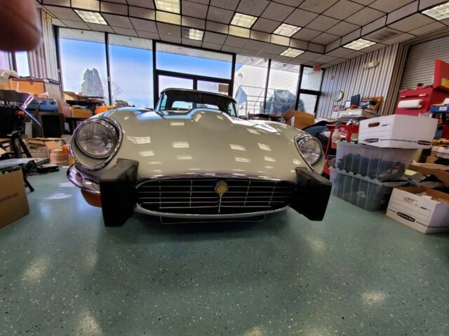 1974 jaguar xke. V12 1974 Jaguar E-Type