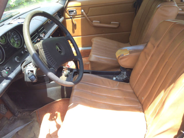 1974 Mercedes-Benz 200-Series - photo 6