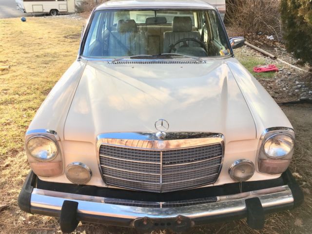 1974 Mercedes-Benz 200-Series - photo 7