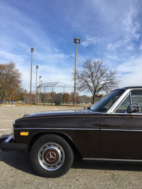 1974 Mercedes-Benz 200-Series - photo 8
