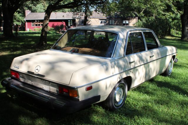 1974 Mercedes-Benz 200-Series 230 - photo 3