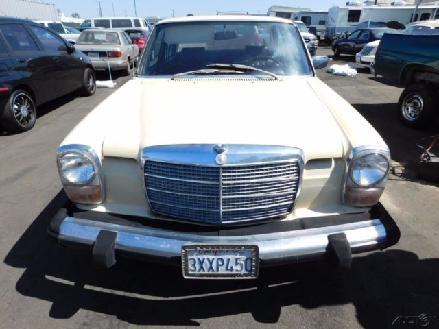 1974 Mercedes-Benz 200-Series - photo 2