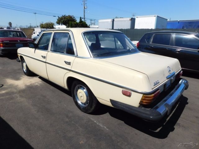 1974 Mercedes-Benz 200-Series - photo 3