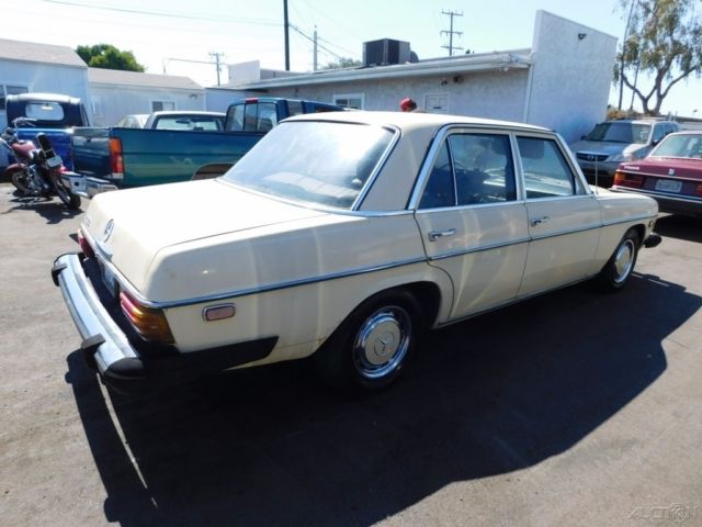 1974 Mercedes-Benz 200-Series - photo 5