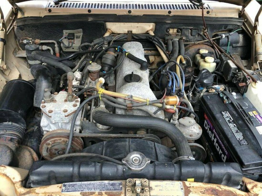 1974 Mercedes-Benz 200-Series CLEAN TITLE/ RUNS AND DRIVES GREAT - photo 9