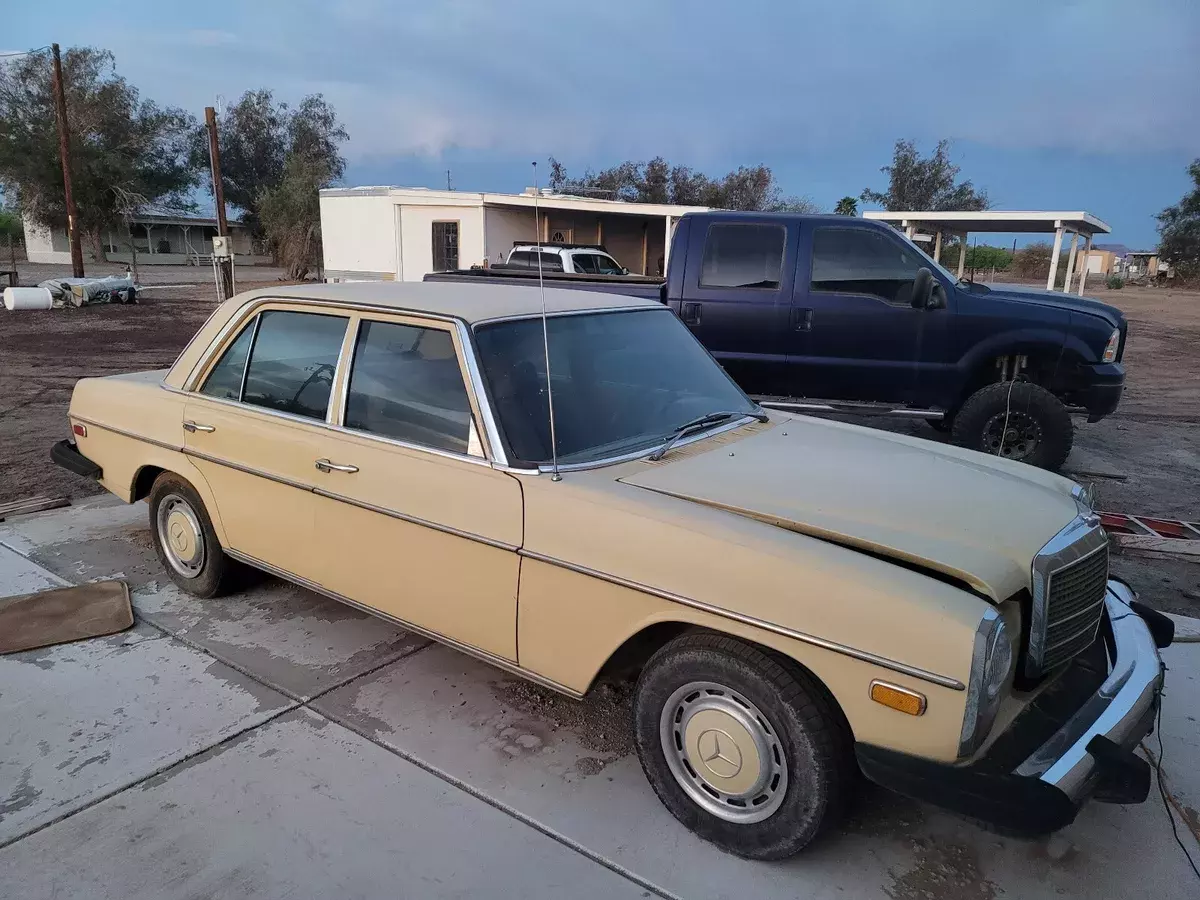 1974 Mercedes-Benz 240 D