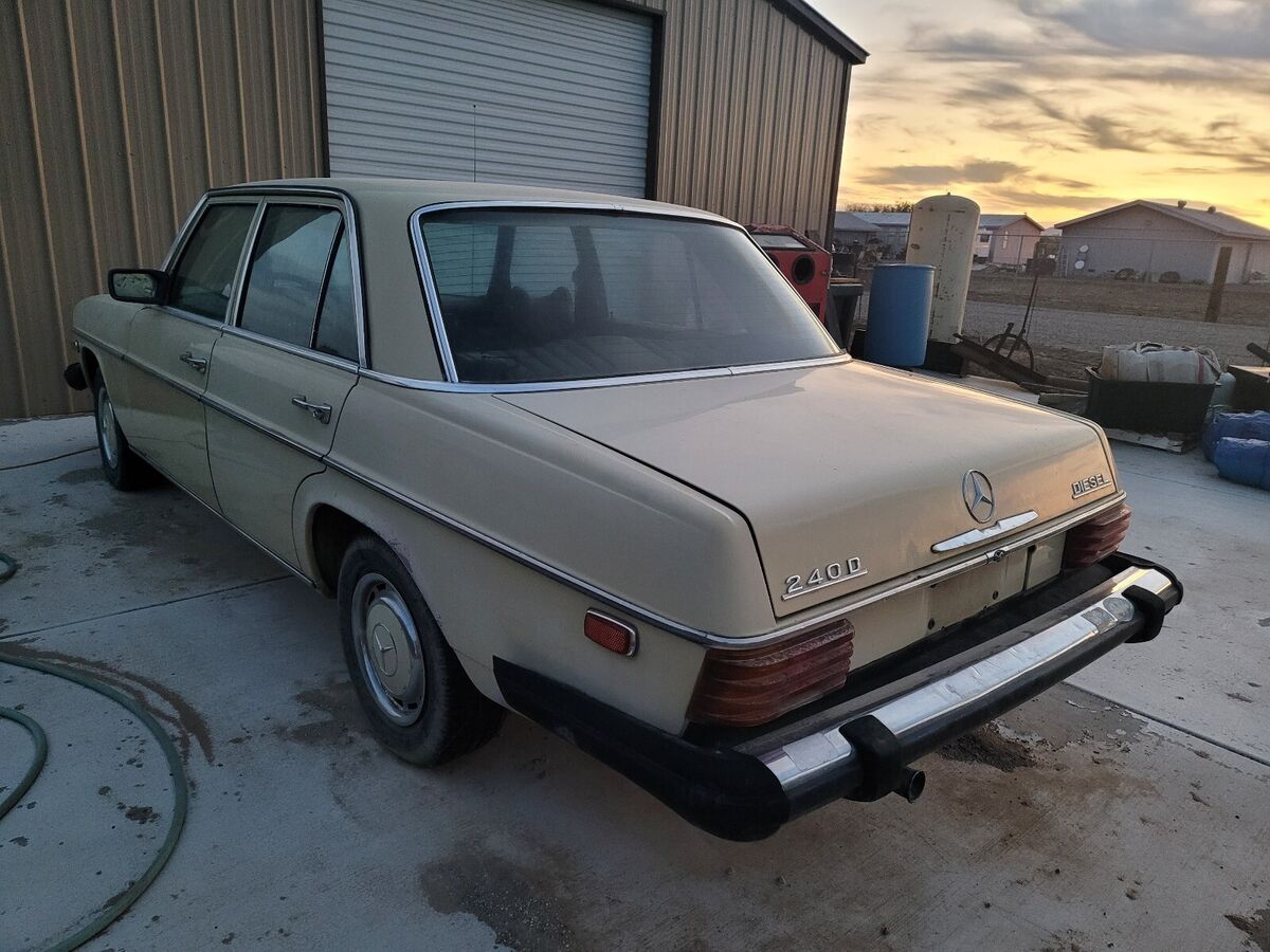 1974 Mercedes-Benz 240 D - photo 2