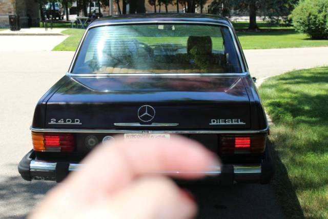 1974 Mercedes-Benz 200-Series 240D - photo 11