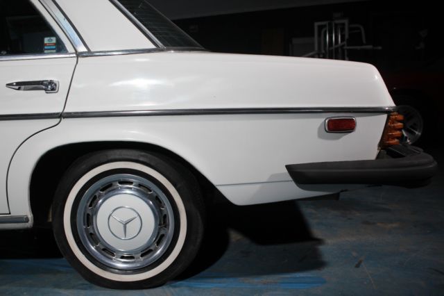 1974 Mercedes-Benz 200-Series - photo 12