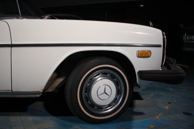 1974 Mercedes-Benz 200-Series - photo 3