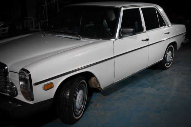 1974 Mercedes-Benz 200-Series - photo 9