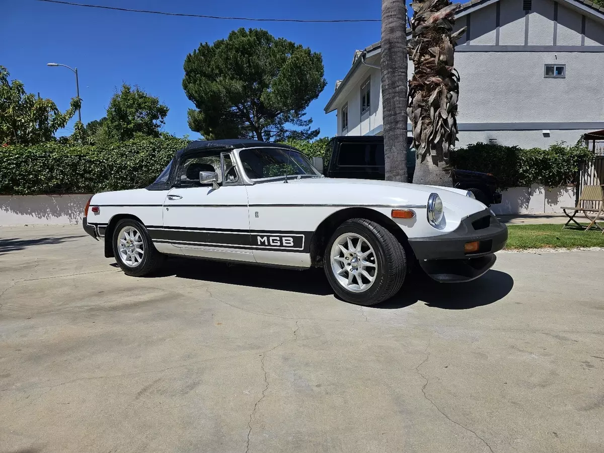 1974 MG MGB Convertible White 1974 MG MGB