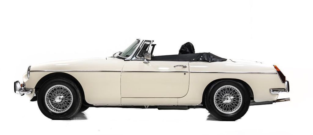 1974 MG MGB SPORTS RHD - photo 3