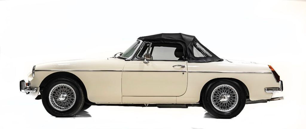 1974 MG MGB SPORTS RHD - photo 4