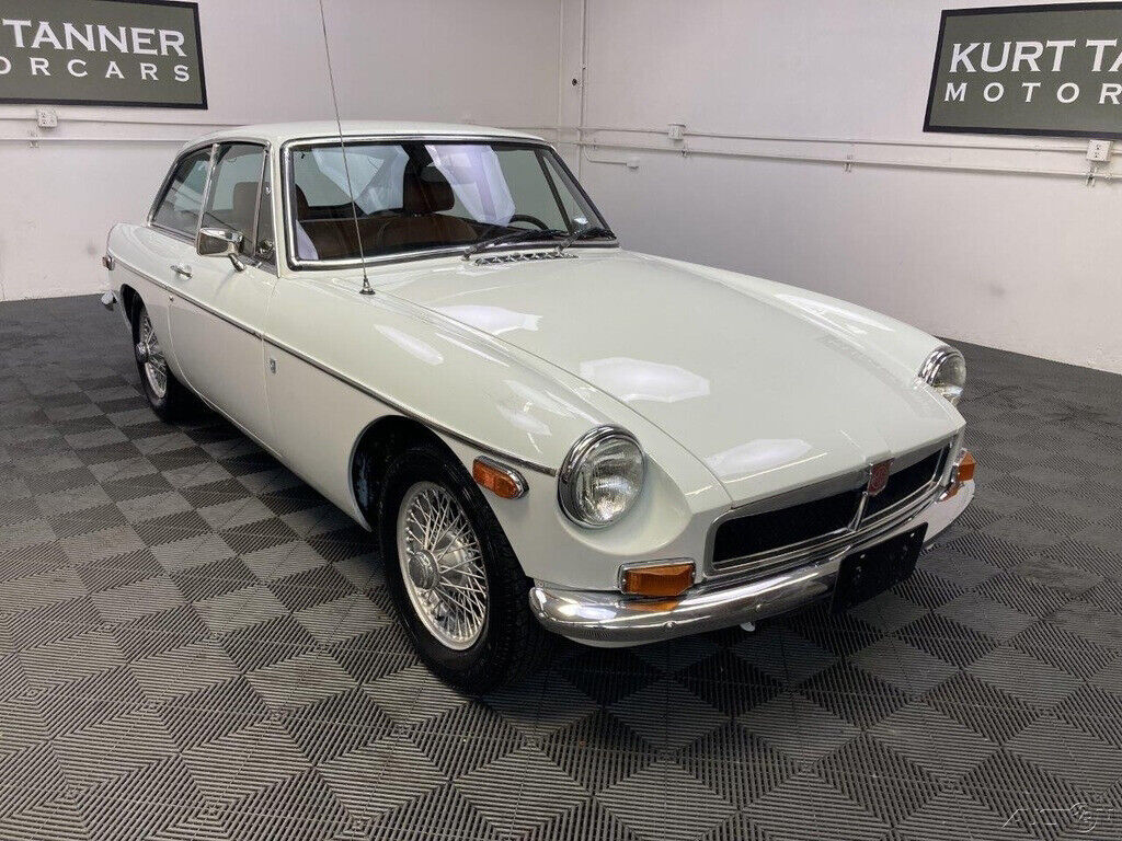 1974 MG MGB 1974 MGB GT. GLACIER WHITE, AUTUMN LEAF TRIM. 4-SPEED OVERDRIVE - photo 13