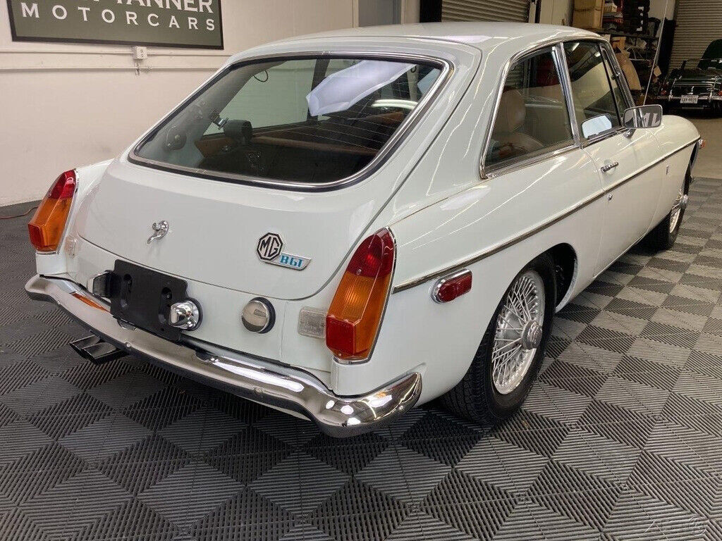 1974 MG MGB 1974 MGB GT. GLACIER WHITE, AUTUMN LEAF TRIM. 4-SPEED OVERDRIVE - photo 8