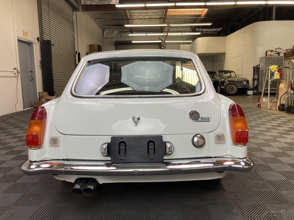 1974 MG MGB 1974 MGB GT. GLACIER WHITE, AUTUMN LEAF TRIM. 4-SPEED OVERDRIVE - photo 9