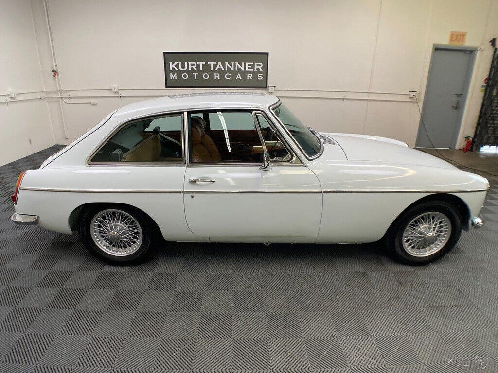 1974 MG MGB 1974 MGB GT SPORTS COUPE. 4-SPEED, WIRE WHEELS. - photo 11