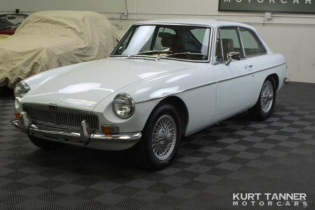 1974 MG MGB 1974 MGB GT SPORTS COUPE. 4-SPEED, WIRE WHEELS. - photo 9