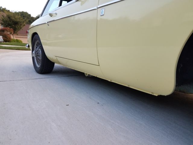 1974 MG MGB GT COUPE - photo 12