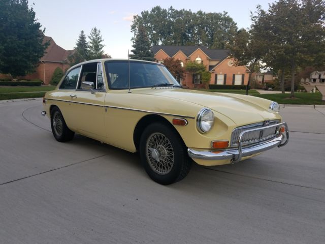 1974 MG MGB GT COUPE - photo 8