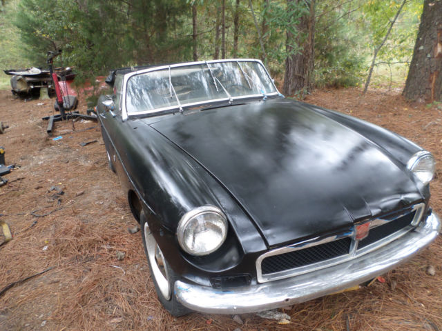 1974 MGB NO BAD RUST WHATSOEVER HIGH COMPRESSION ENGINE GREAT POTENTIAL! 1974 MG MGB