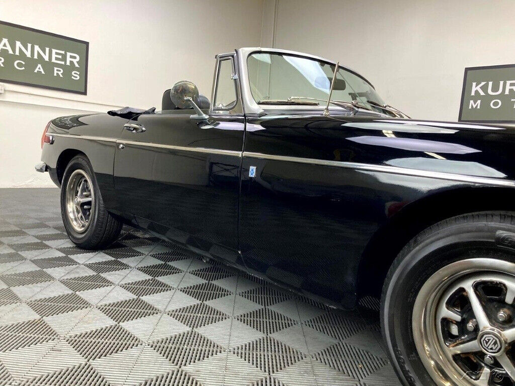 1974 MG MGB 1974 MGB ROADSTER. RARE TRIPLE BLACK - photo 7